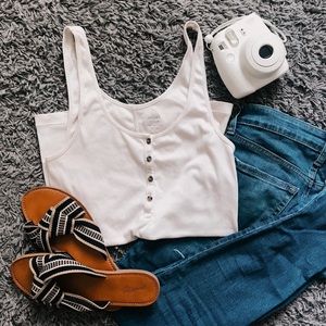 Button down tank